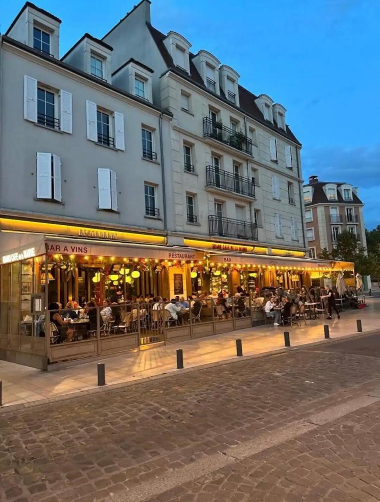 Le Bali Cosy House - T2 Lumineux Et Moderne En Plein Centre Ville De Maisons-Alfort Dış mekan fotoğraf
